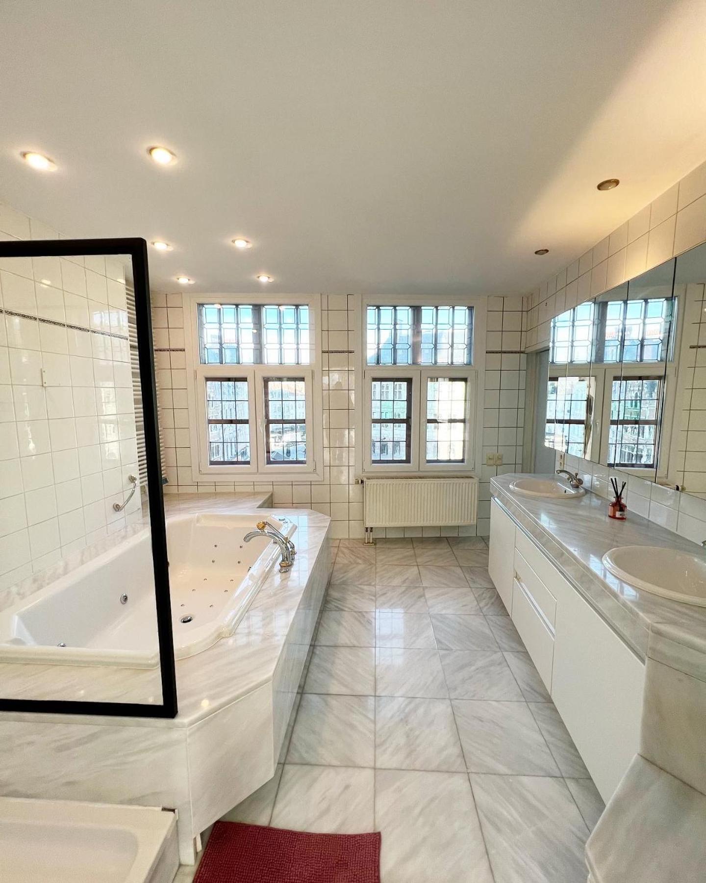 Le Faubourg Suites Antwerpen Exteriör bild