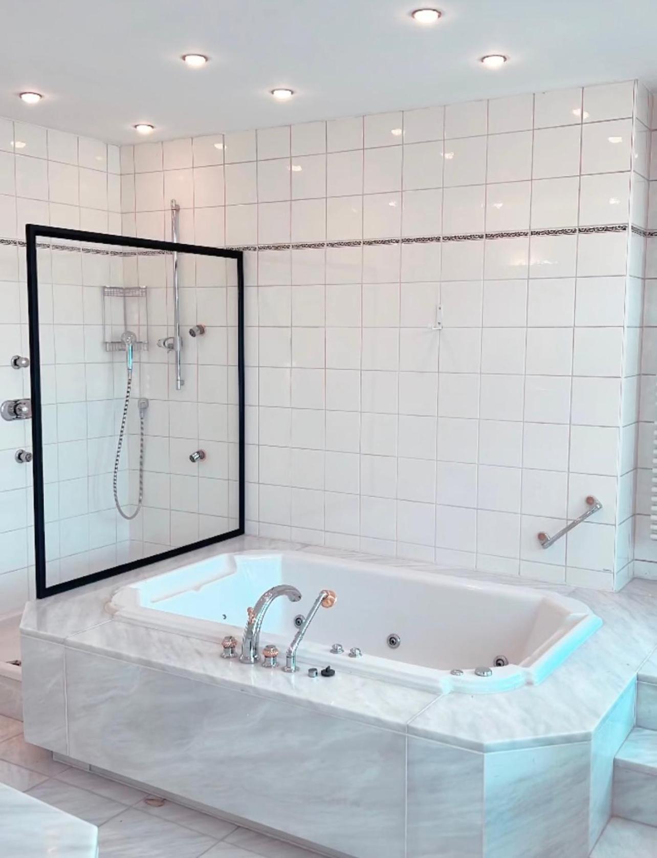 Le Faubourg Suites Antwerpen Exteriör bild