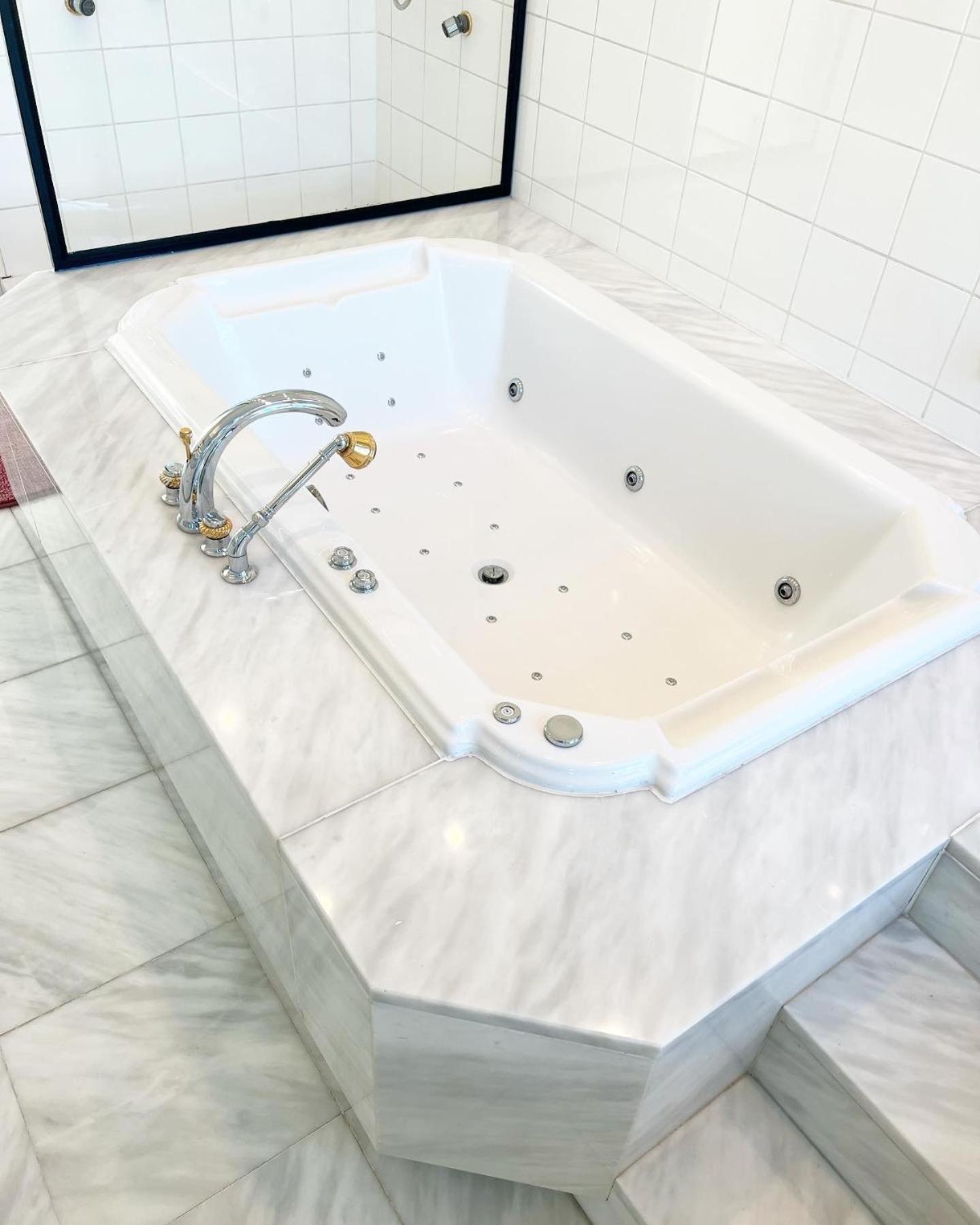 Le Faubourg Suites Antwerpen Exteriör bild