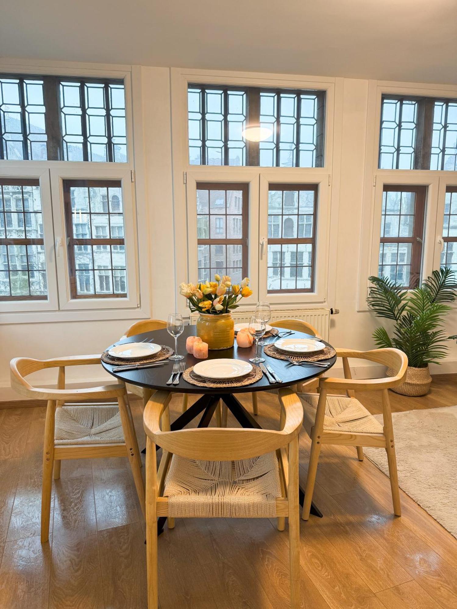 Le Faubourg Suites Antwerpen Exteriör bild